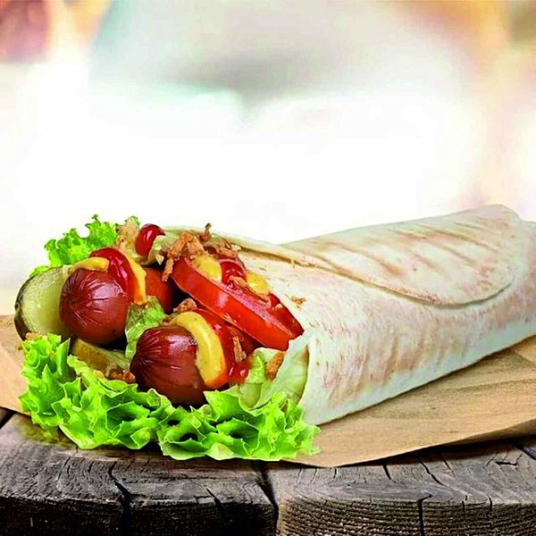 Сосиски в лаваше (с двумя сосисками)