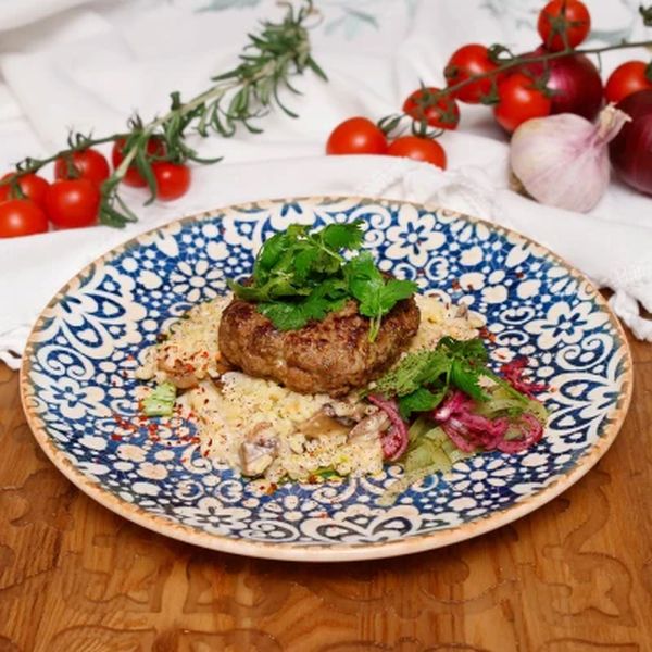 Бифштекс из мраморной говядины с булгуром и грибами