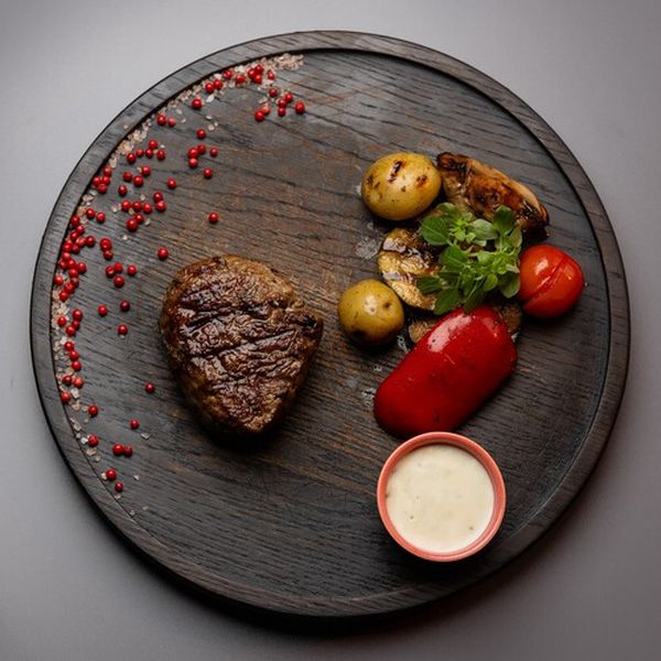 Стейк Филе-миньон с сырным соусом