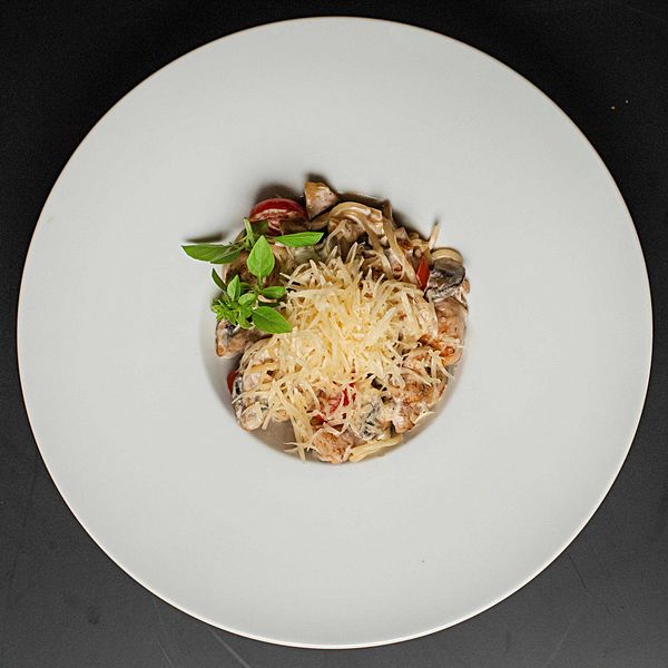 Паста с курицей и грибами