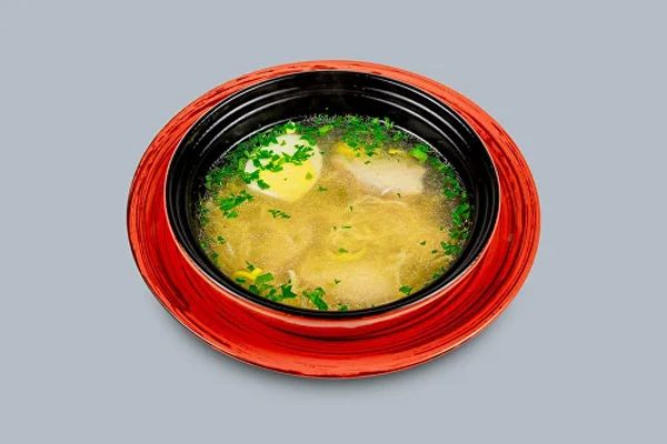 Куриный суп с лапшой и яйцом