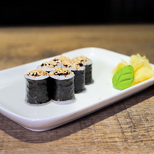 Маки с угрем