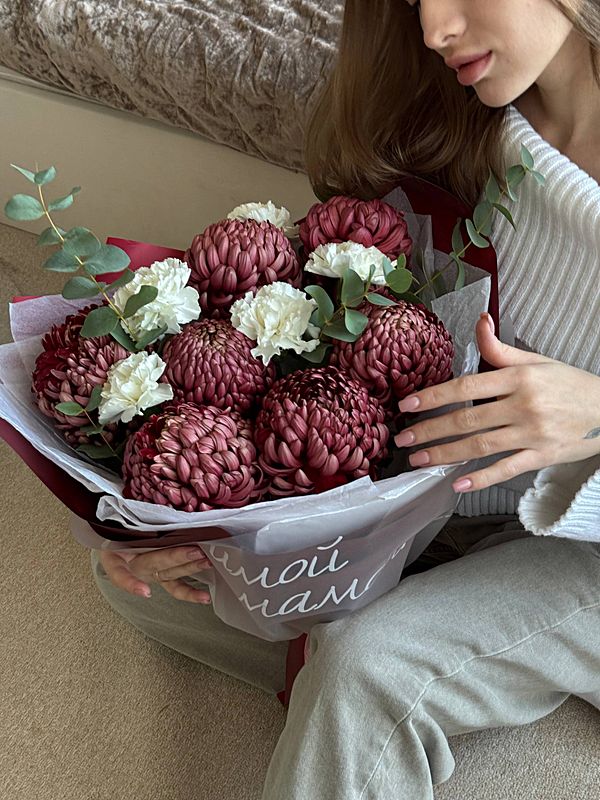 Авторский букет с хризантемой для мамы