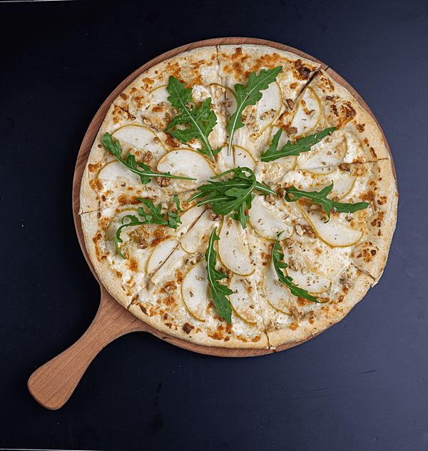 груша горгонзола. рецепт пиццы с грушей и сыром. пицца с грушей и сыром горгонзола. пицца с гаргано горгонзола грушей. пицца груша сыр.