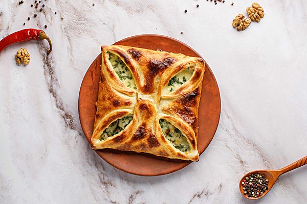 Пеновани с домашним сыром и шпинатом