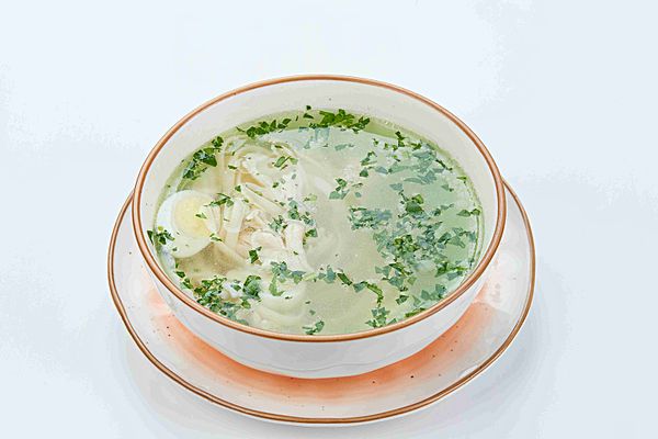 Бульон куриный с домашней лапшой