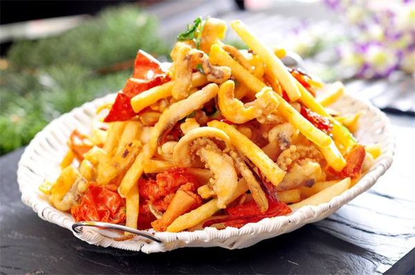 Приготовление сосиски из кальмара