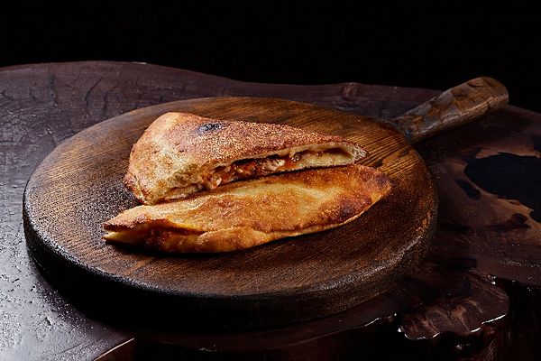 Кальцоне болоньезе