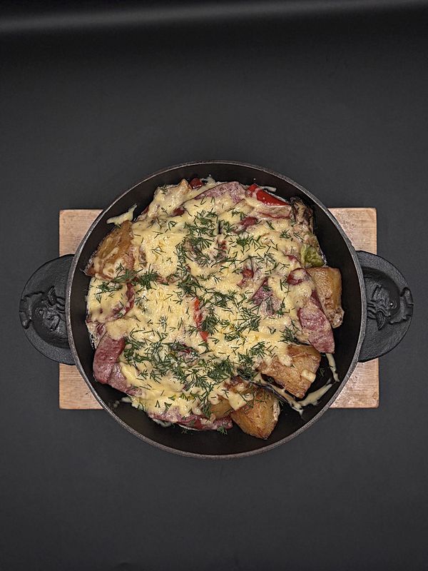 Сковородка с охот колбасками