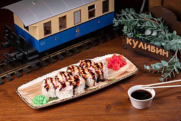 Горячий ролл с лососем