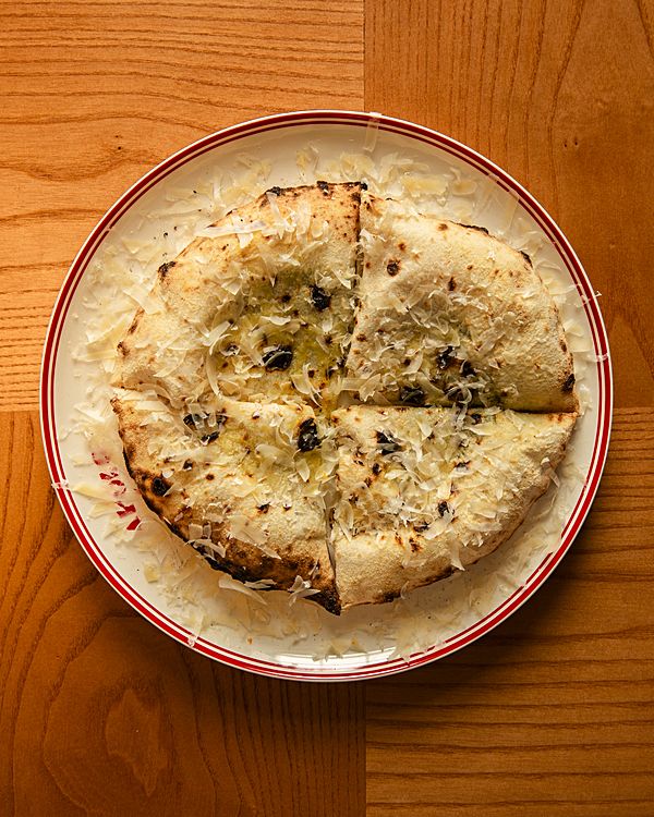 Фокачча с песто и пармезаном