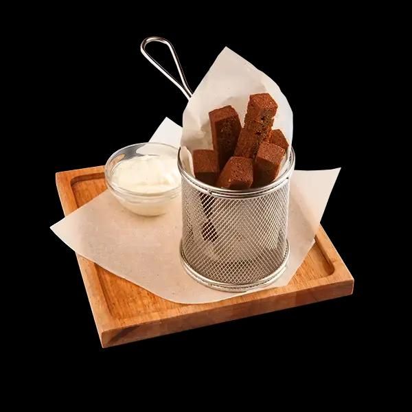 Чесночные гренки с соусом 