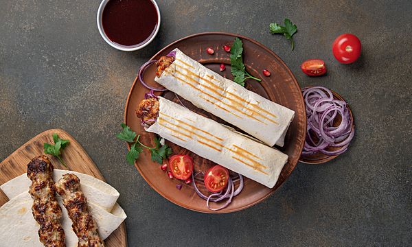 Шашлык в лаваше куриный