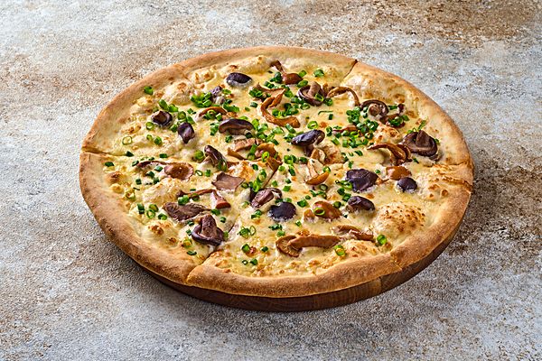 Пицца с белыми грибами