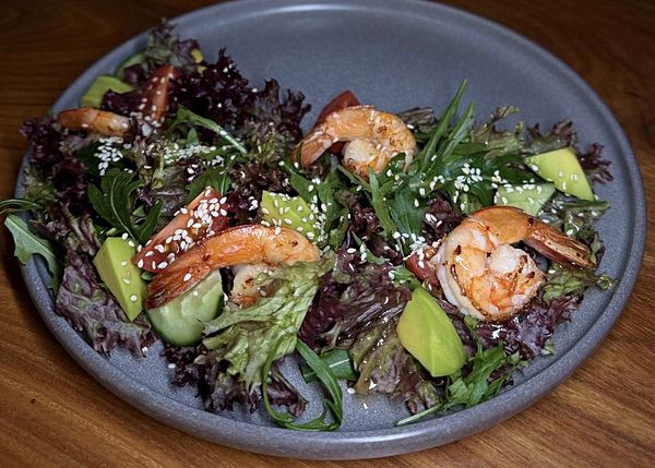 Салат с креветкой и авокадо