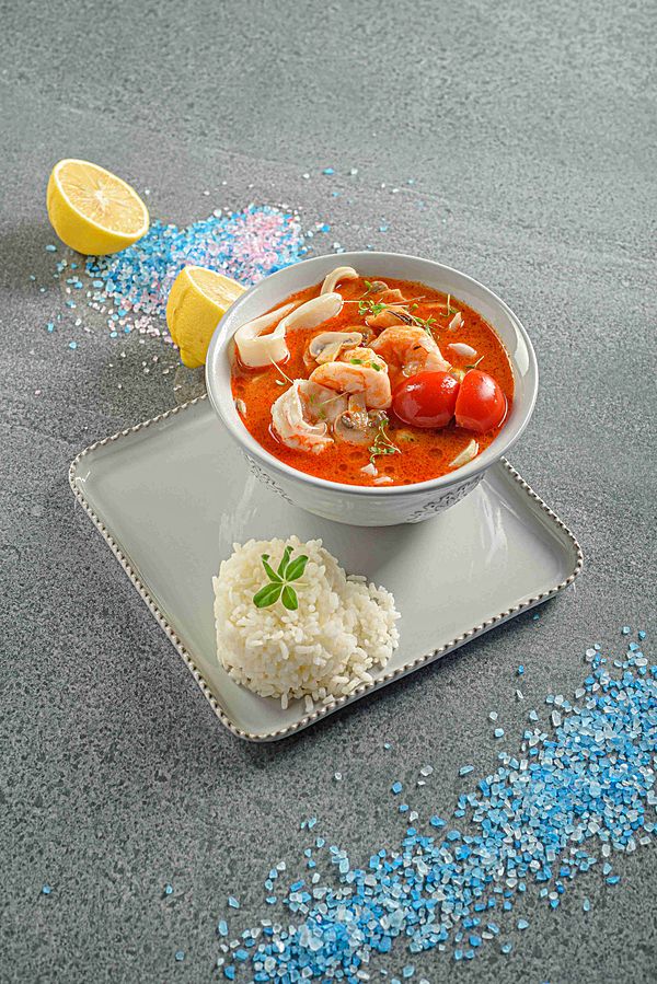 Том ям с морепродуктами