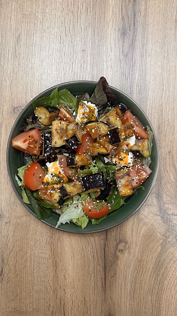 Салат с хрустящими баклажанами