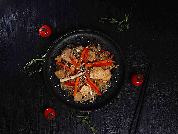 Фунчеза со свининой в соусе терияки