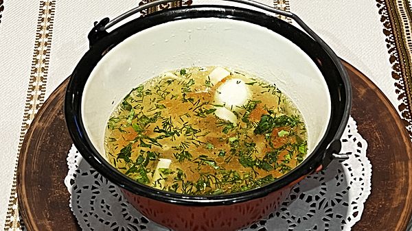 Куриный бульон с домашней лапшой