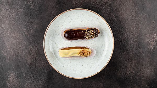 Эклер белый