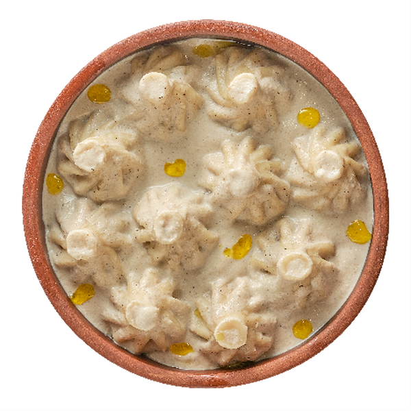 Мини-хинкали с курицей в грибном соусе