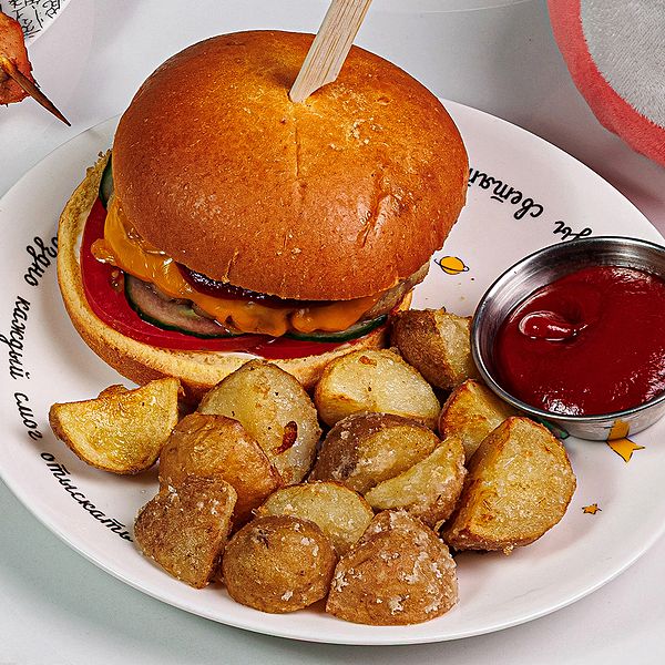 Бургер детский с картофельными дольками