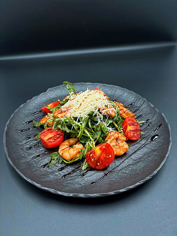 Салат с руколлой и креветкой