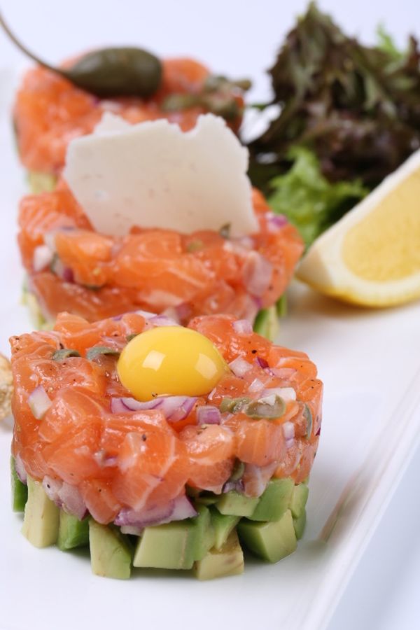 Тар-тар из семги с авокадо