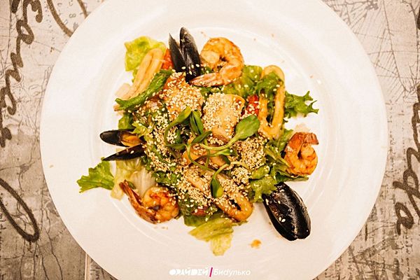 Салат с морепродуктами