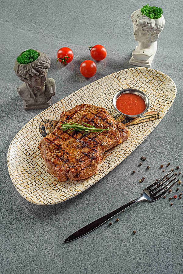 Стейк из свинины с соусом барбекю