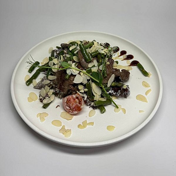 Теплый салат с телятиной