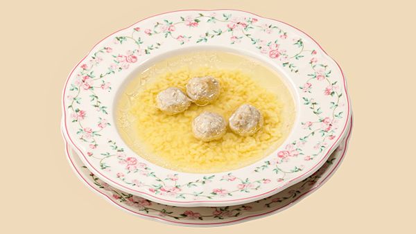 Бульон с куриными фрикадельками