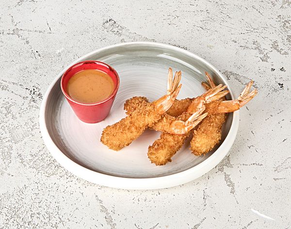 Хрустящие тигровые креветки с соусом попкорн