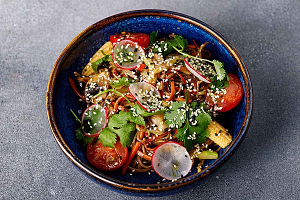 Соба с овощами в соусе унаги