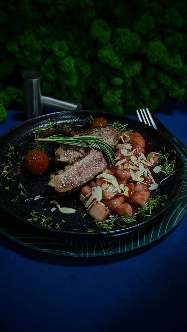 Утиное филе с грушевым чатни