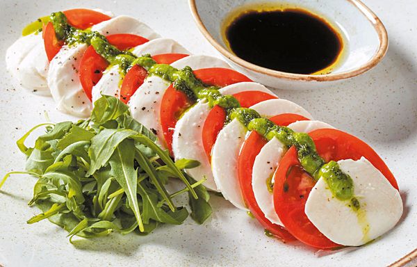 Капрезе на шпажках