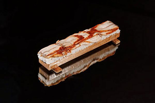 Оси-дзуси угорь