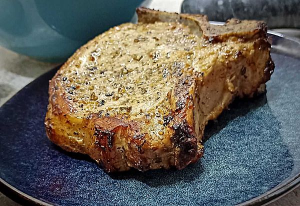 Антрекот с косточкой запеченный