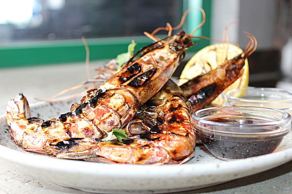 Лангустины гриль с пикантным соусом