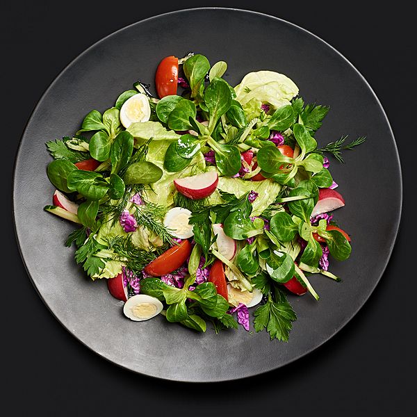 Салат овощной с яйцом