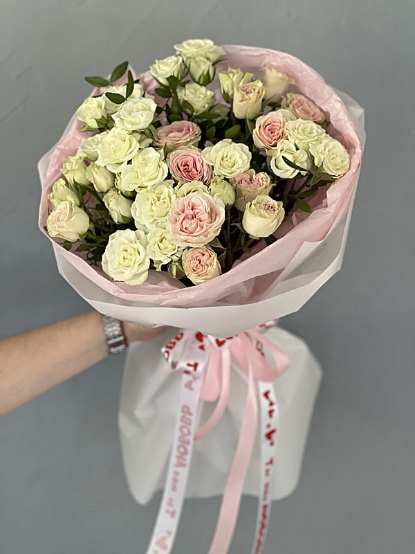 11 кустовых роз в оформление