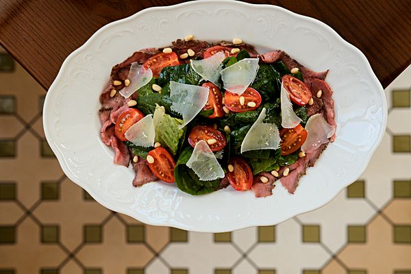 Салат с ростбифом и пармезаном