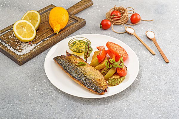 Скумбрия с овощами
