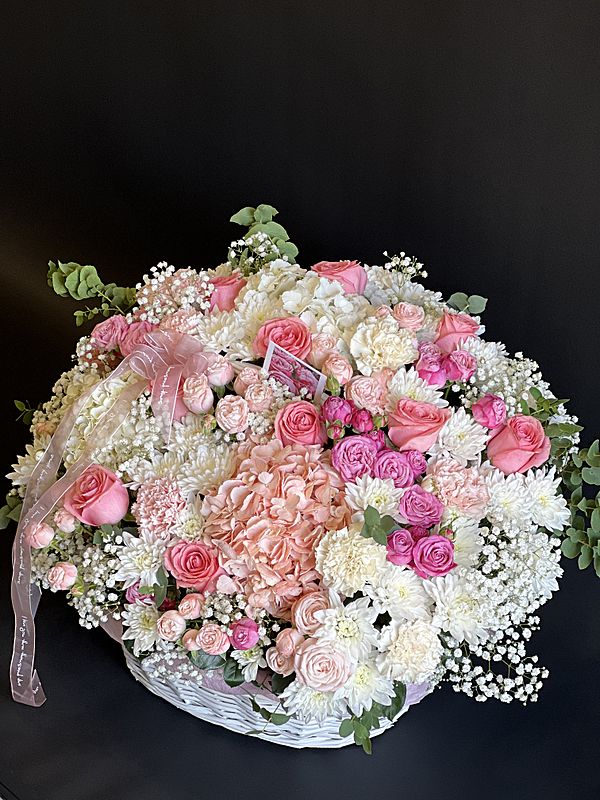 Шикарная сборная корзина в нежных оттенках