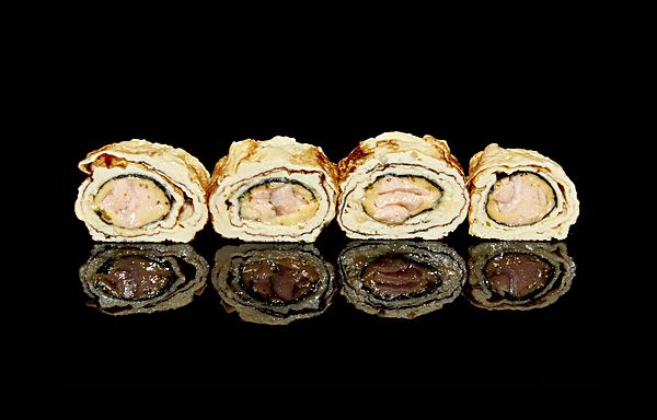 Лосось в омлете