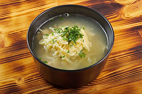 Куриный бульон с лапшой