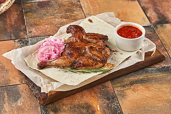 Цыпленок табака с аджикой