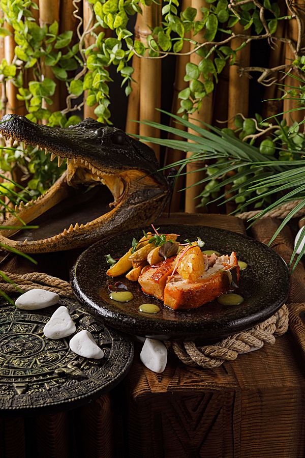 Свиная грудинка с сальсой из ананаса