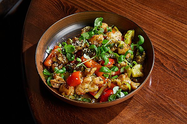 Соте из рапанов и овощей