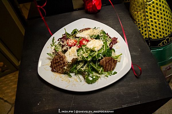 Теплый салат с телятиной